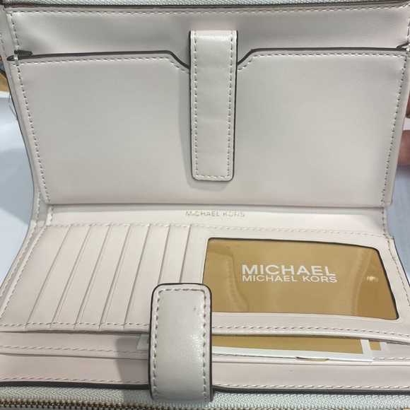 Michael Kors Leather Adele Smartphone Wallet - Picture 4 of 5